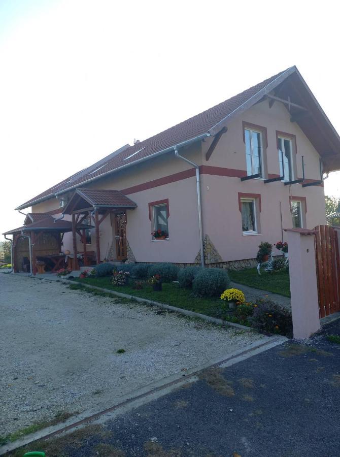 Koetel Utcai Vendeghaz Villa Balatonkeresztur Exterior photo
